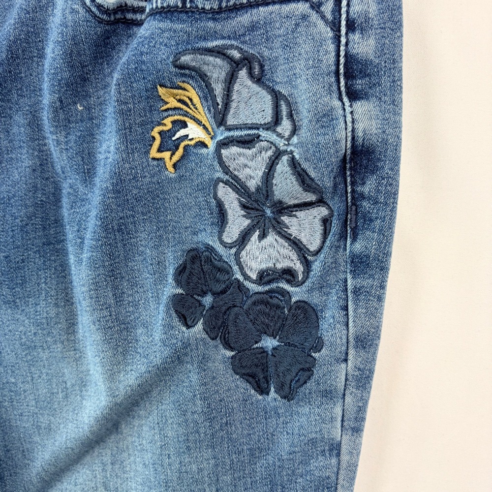 Chico's Embroidered Floral Straight Leg Jeans 1.5 Medium Wash Excellent - Picture 2 of 9